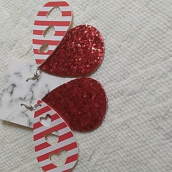 Valentine Faux Leather Double Stacked earrings 1.5 x 3 inch heart w Red Glitter - Picture 2 of 3